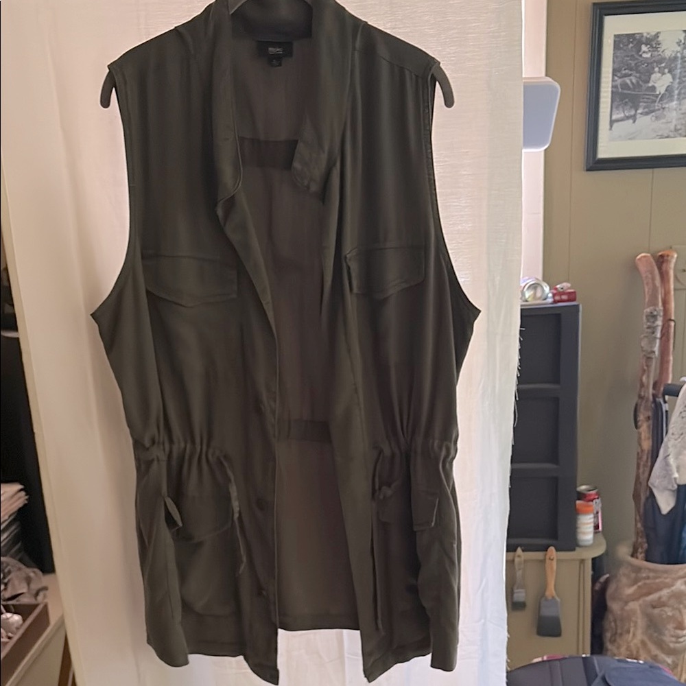 Mossimo vest; excellent condition XXL Olive green
